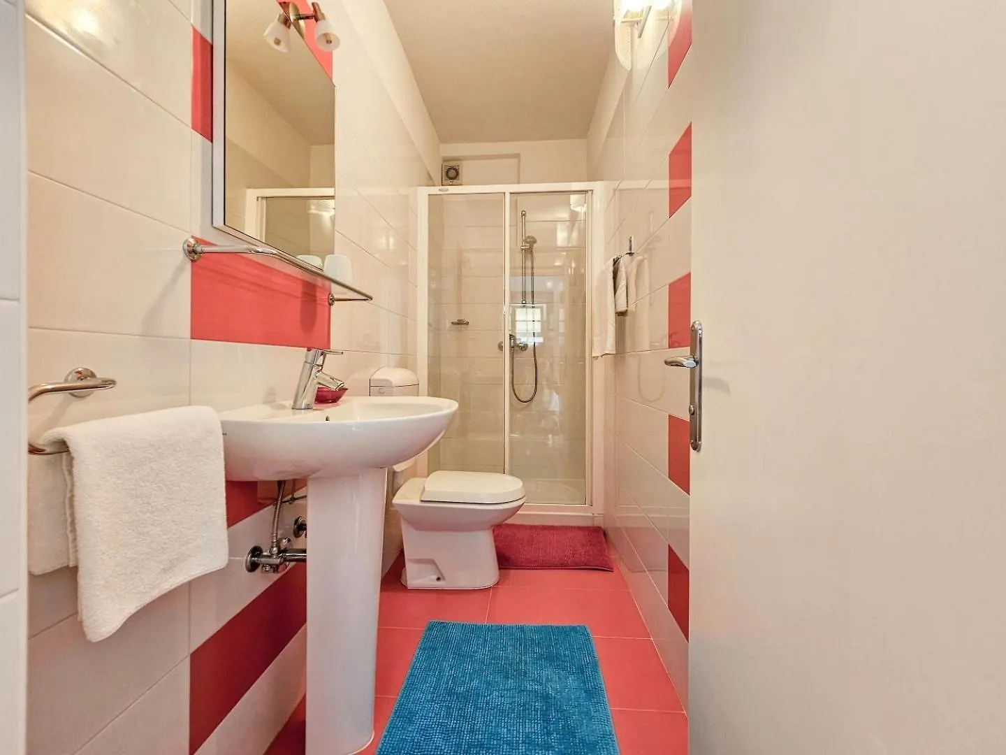 Viviana Red Daire Novigrad Istria