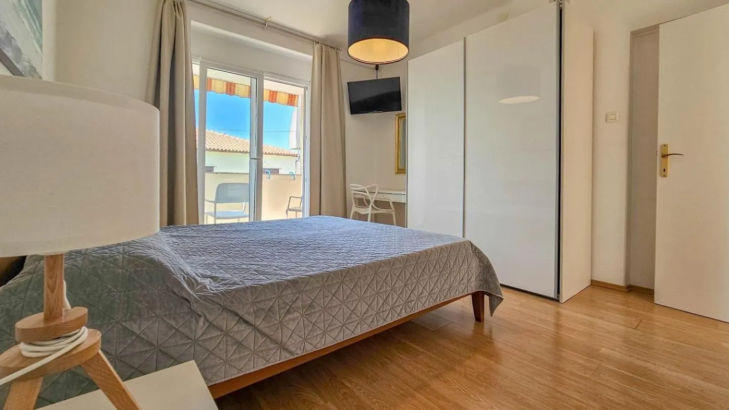 Viviana Red Daire Novigrad Istria 0*,