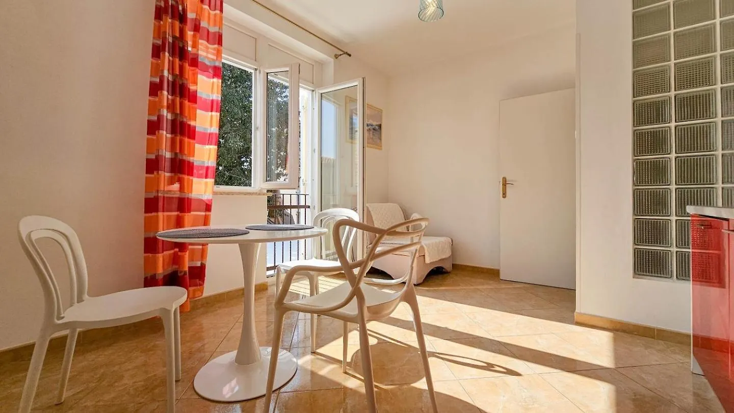 Viviana Red Daire Novigrad Istria 0*,  Hırvatistan