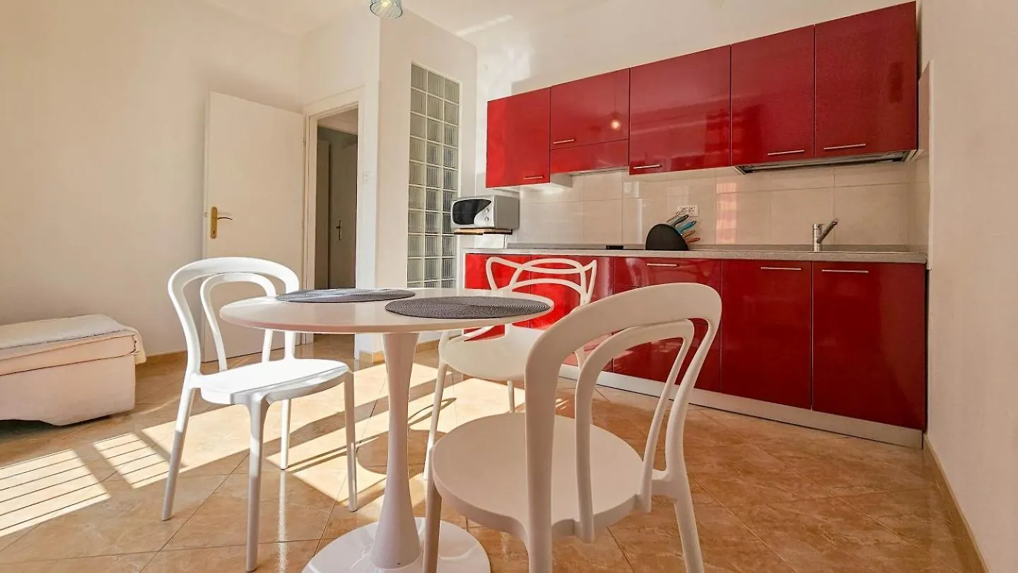 Viviana Red Daire Novigrad Istria
