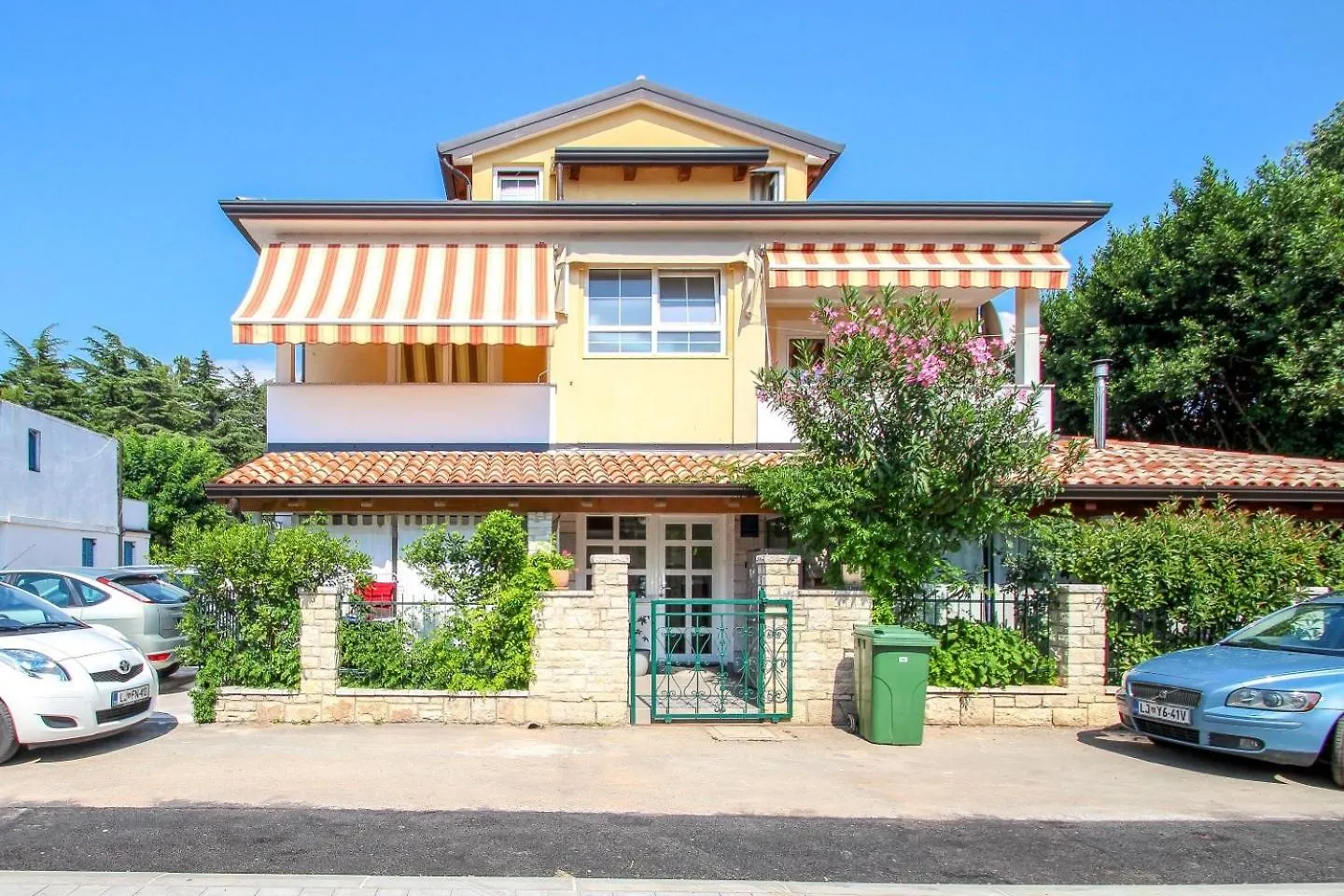 Viviana Red Daire Novigrad Istria